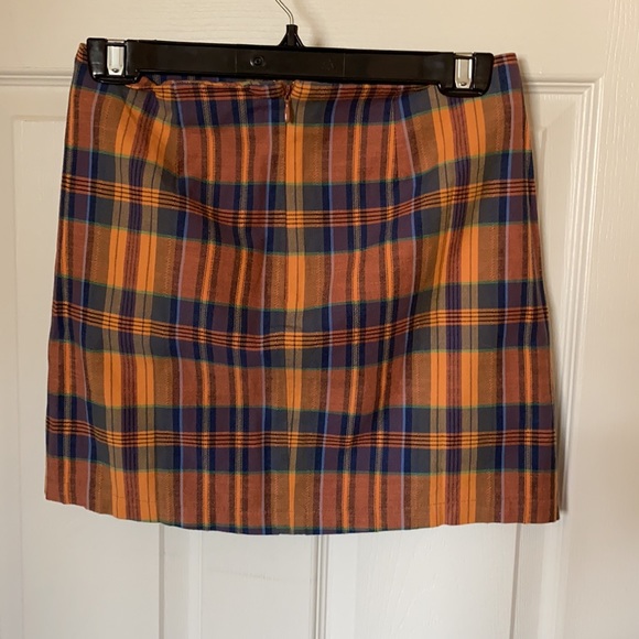 Urban Outfitters Plaid Skirt with pockets! - Picture 2 of 4